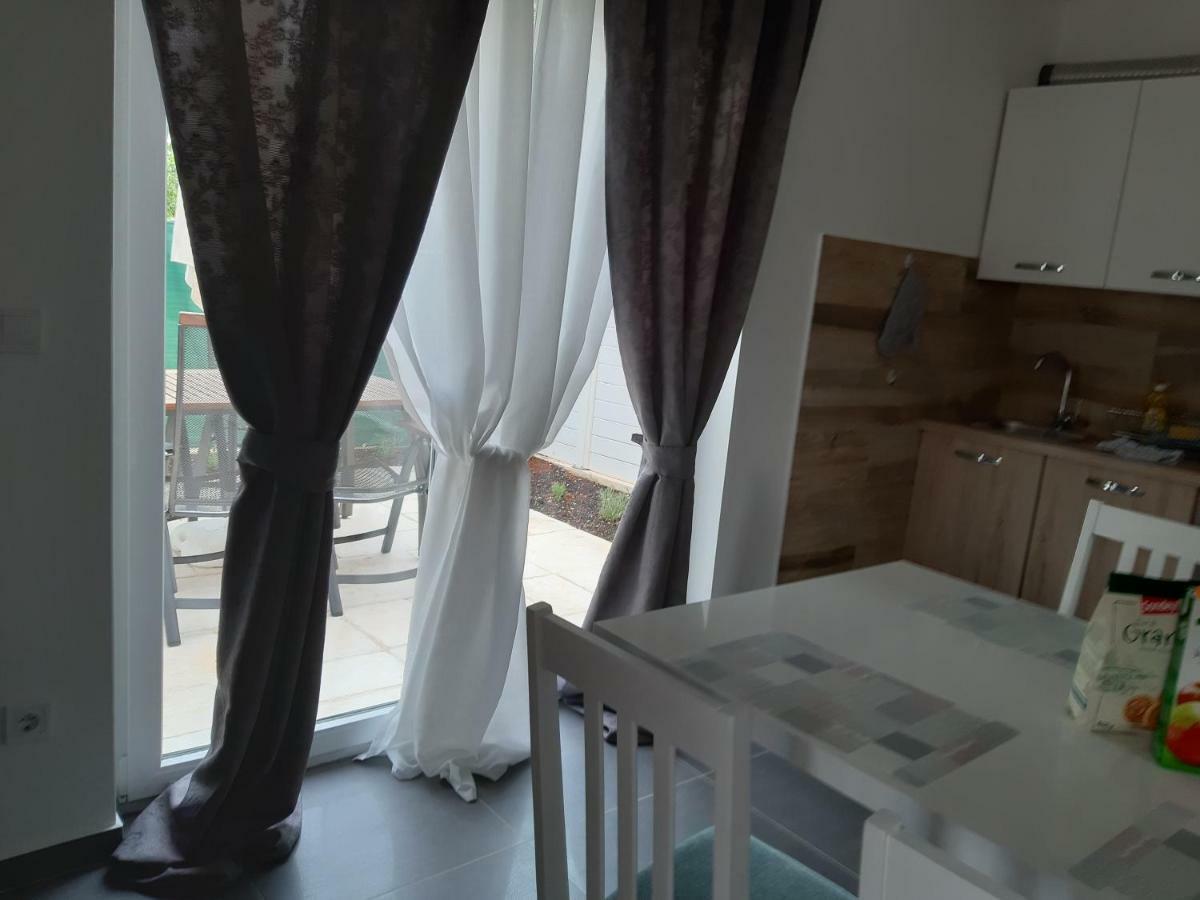 Apartments Leondori Krk Town Exterior foto